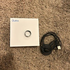 Slightly used Oura Ring - Silver